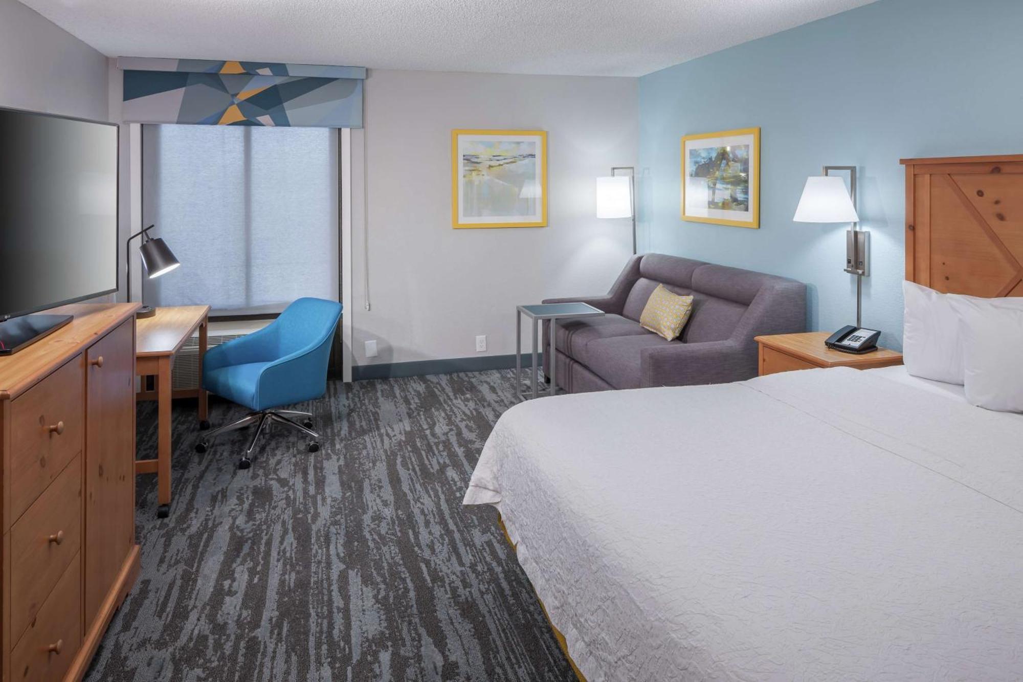 Hotel Hampton Nw Near The Domain